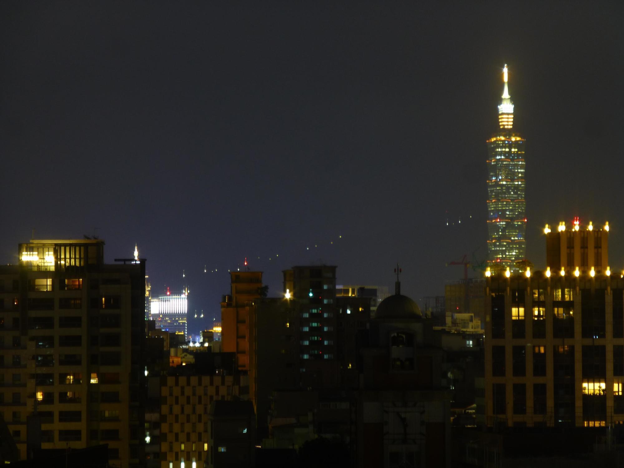 Easymind Guesthouse Taipei Main Station Ngoại thất bức ảnh